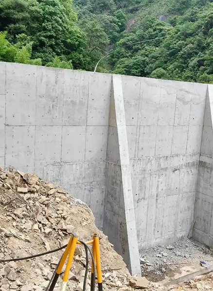 济南钢城区重力式挡土墙