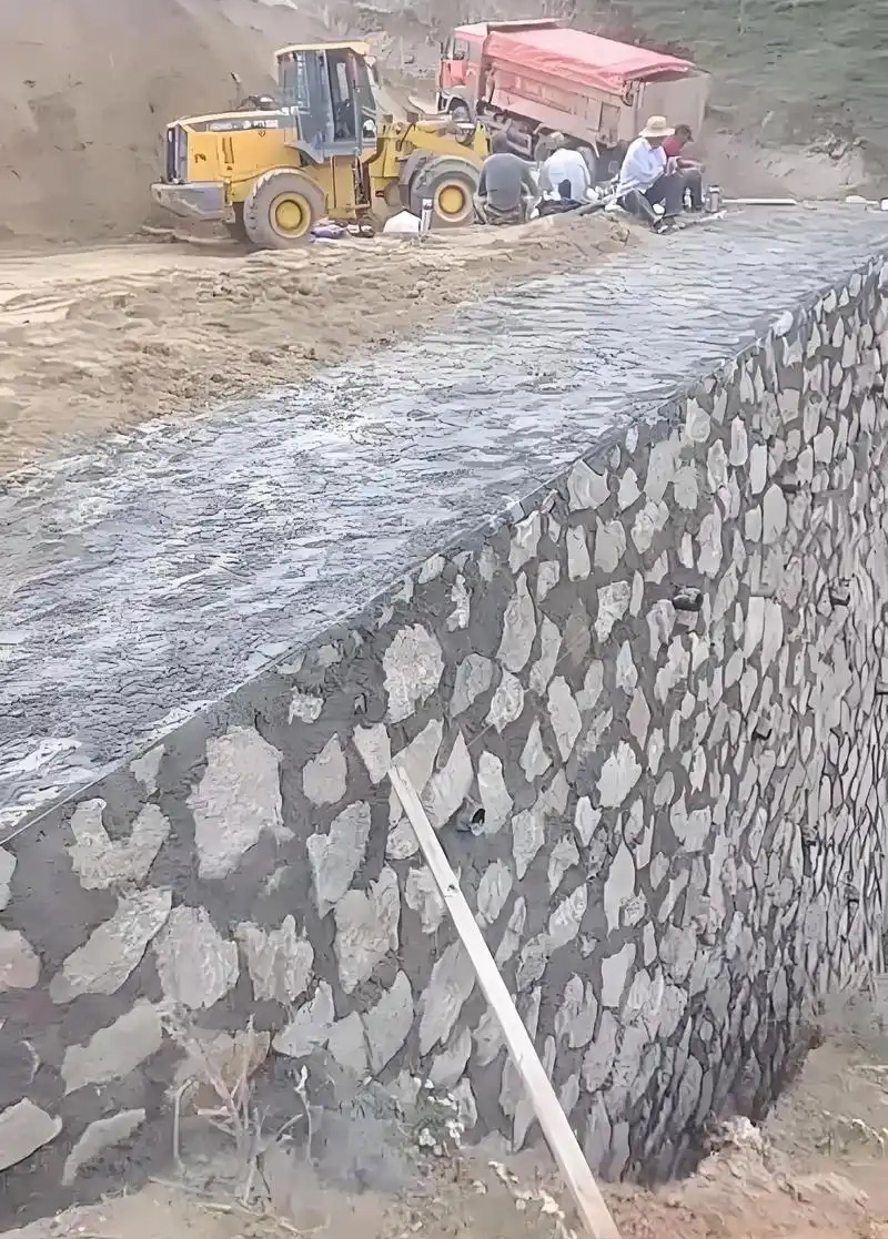 济南钢城区边坡加固